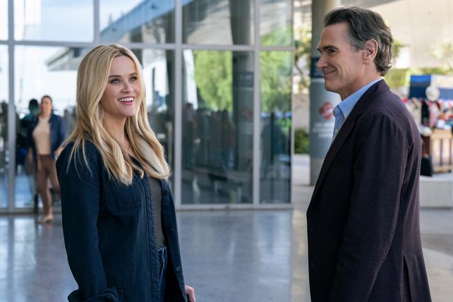Reese Witherspoon interpreta a la excompetidora del personaje de Aniston.