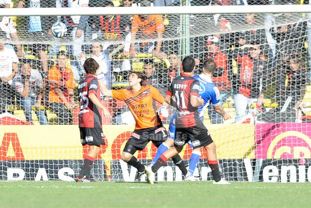 Dolor infinito: Colón descendió a la B Nacional tras 19 años en primera