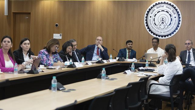 Hubo reuniones con el Instituto Indio de Tecnologías de la Información y con el ministro del Estado de la Ciencia de la India Hubo reuniones con el Instituto Indio de Tecnologías de la Información y con el ministro del Estado de la Ciencia de la India