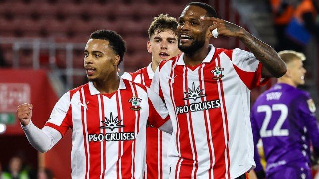Expulsaron a Southampton de los playffos para ascender a la Premier League por filmar prácticas rivales