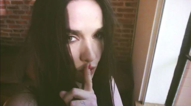 Natalia Oreiro y su espectacular video en topless y colaless