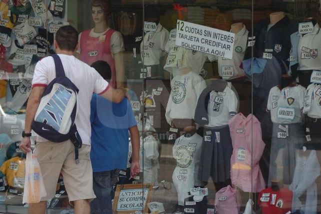 Inicio del ciclo lectivo: los padres deberán abonar $1200 solo en los uniformes