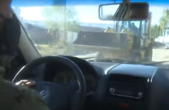 Amenazas. Atacaron con una pala mecánica al móvil de un canal de Santa Fe&nbsp;