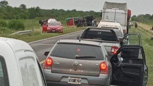 Ruta 32: violento choque entre un camión y una camioneta