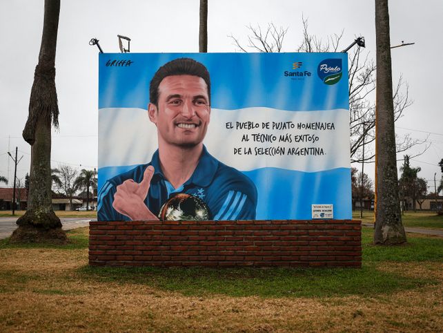 El mural que homenajea a Lionel Scaloni en Pujato fue realizado por Gabriel Griffa.