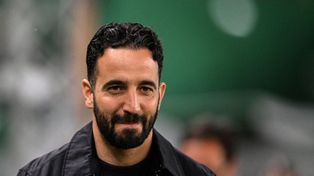 El entrenador Ruben Amorim le comunicó a Alejandro Garnacho que no lo tendrá en cuenta. Rezá para conseguir club, le dijo.