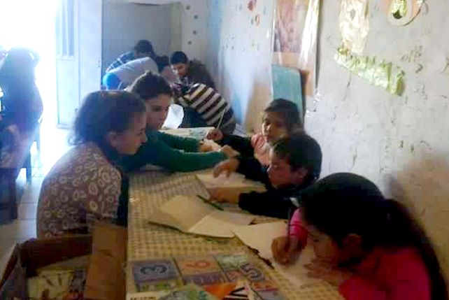 Ayuda escolar. Las instalaciones también brindan otro tipo de asistencia.