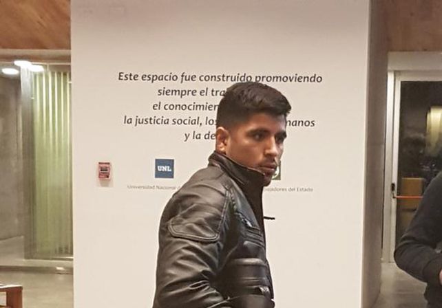 El volante guaraní Diego Armando Godoy estuvo este lunes en el Hotel UNL-ATE y el martes firmará su contrato.&nbsp;