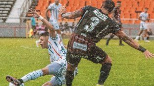Emanuel Moreno ofició de lateral en Patronato ante la ausencia por lesión de Ian Escobar.&nbsp;