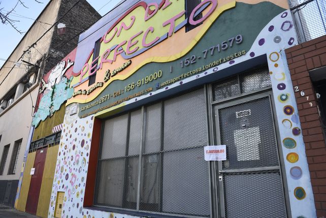 Un día imperfecto. Los vecinos del salón infantil fueron los que denunciaron la fiesta en el local. Además de la clausura