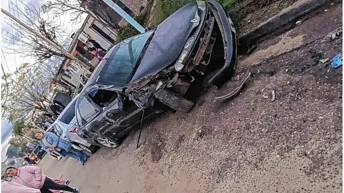 Concordia: conductor ebrio destrozó varios autos e hirió a dos personas con una máquina vial