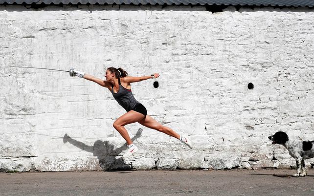 La atleta olímpica Jo Muir entrena en la granja de sus padres en Escocia durante el confinamiento dispuesto por las autoridades por la pandemia. Fotografía: Lee Smith / Action Images / Reuters