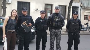 Policías ayudaron a una familia que tenía una emergencia médica con su bebé