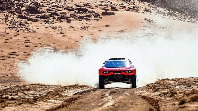 El piloto Galo pudo descontar sobre el qatarí en la Etapa 7 del Dakar.