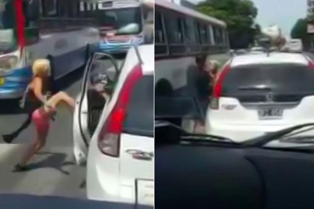 Una mujer furiosa atacó a un hombre en medio de una discusión de tránsito.