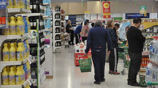 El gobierno admitió que a mucha gente le cuesta llegar a fin de mes pero aseguró que se evitó una crisis mayor