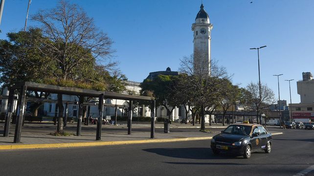El paro de transporte se hace sentir este martes, y la Terminal de Omnibus es uno de los lugares que cambió su fisonomía. 