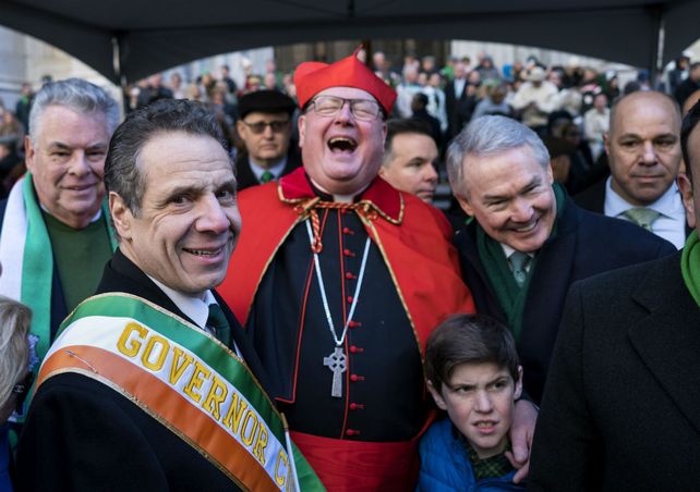 El gobernador Cuomo junto a otros dignatarios.&nbsp;