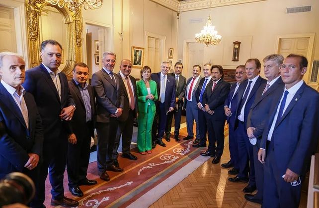 Recursos. Gobernadores y el presidente Alberto Fernández durante una reunión por la coparticipación.