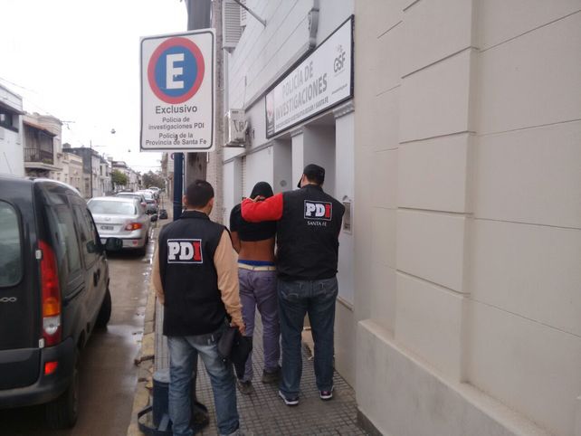 La PDI detuvo a dos jóvenes implicados en el robo y ataque a un taxista