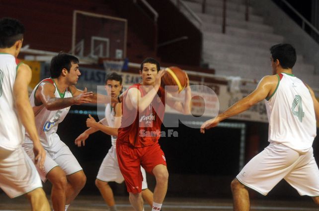 El Dos Orillas de básquet cierra la etapa regular y se armarán los cruces