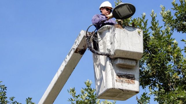 La colocación de las nuevas luminarias se está llevando a cabo en los barrios Santa Teresita&nbsp; y Lisandro de la Torre