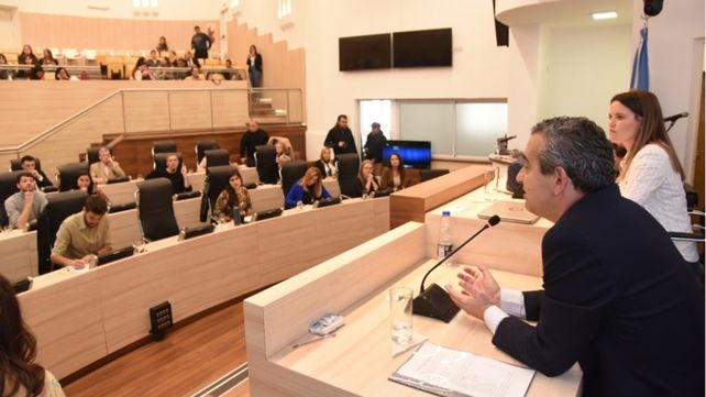 El intendente Pablo Javkin durante su participación en la audiencia pública sobre la autonomía municipal en el Concejo.&nbsp;