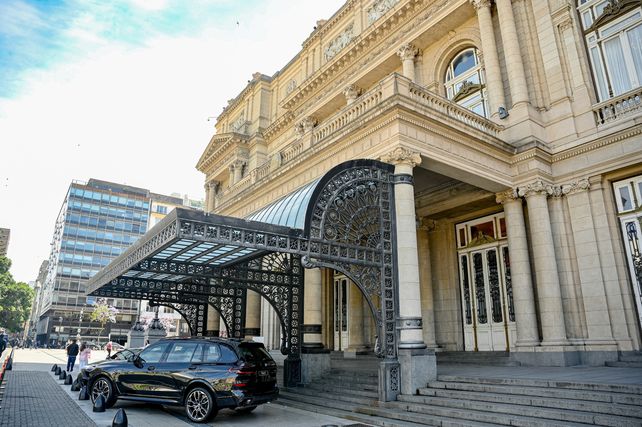 El Teatro Colón fue el marco ideal para el lanzamiento del Serie 5 y la presentación de la X7