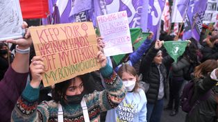 En Buenos Aires hubo un pañuelazo verde contra el fallo de la Corte de EE.UU.