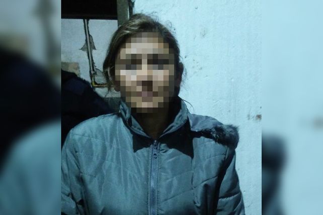 La mujer retenida por vecinos que terminó detenida.