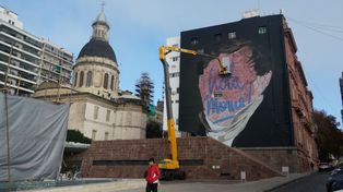 El mural en homenaje a Belgrano es una obra del artista Martín Ron.