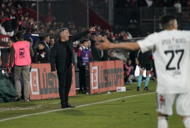 Frank Kudelka vivió intensamente la victoria de Newell’s sobre Riestra.