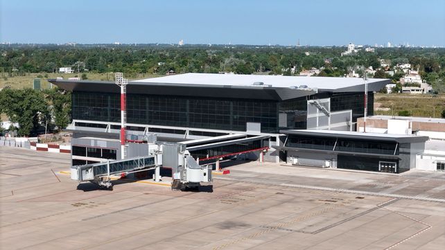 La pista se suma a los 5 mil metros cuadrados de la nueva terminal del aeropuerto