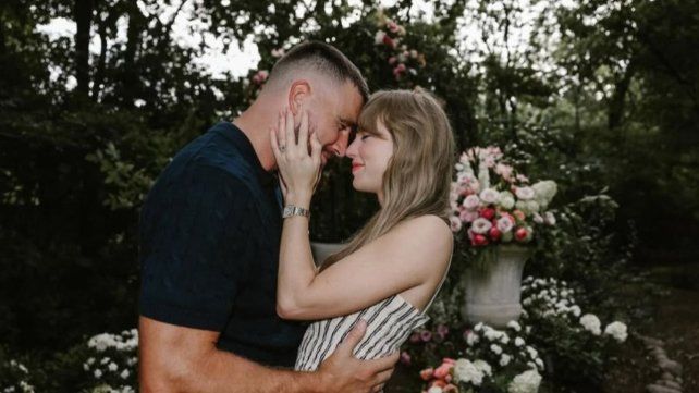 Taylor Swift y Travis Kelce anunciaron su compromiso