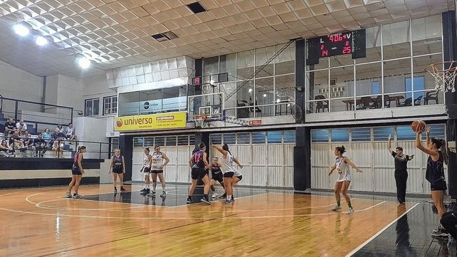 República del Oeste superó a Alma Juniors y quedó como único líder en el Torneo Femenino.