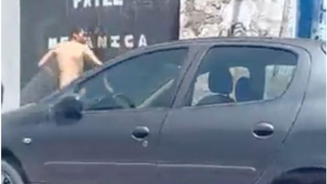 El hombre fue descubierto infraganti y debió escapar con lo puesto por las calles de Salta.&nbsp;