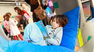 Entre cuentos, juegos y escondites: los más chicos tienen su lugar en la Feria del Libro