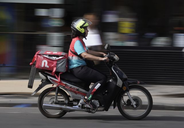La necesidad de sostener el poder adquisitivo lleva a una proporción creciente de trabajadores a combinar ocupaciones.