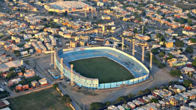 Un estadio de fútbol que está en dos ciudades al mismo tiempo