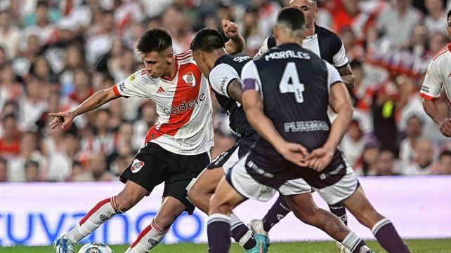 River Plate goleó 3-1 a Gimnasia y se adueñó de la cima.