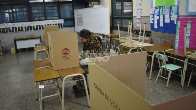 Elecciones legislativas del 26 de octubre: habrá multas de hasta $70.000 por usar el celular en la cabina de votación