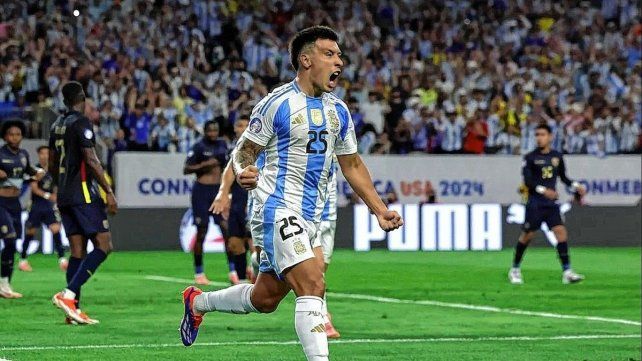Lisandro Martínez anotó su primer gol con la camiseta de la Selección Argentina en esta Copa América.