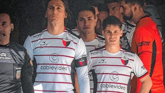 El plantel de Colón realizará el último ensayo en Mar del Plata a la espera de visitar este sábado a Aldosivi. El plantel de Colón realizará el último ensayo en Mar del Plata a la espera de visitar este sábado a Aldosivi.