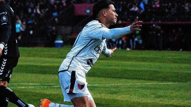 Lago volvió encendido en Colón y es otra vez el máximo goleador de la Primera Nacional