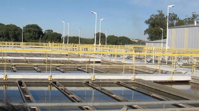 Los trabajos en la planta potabilizadora de agua Echeverría de Paraná afectan el envío del suministro hacia los centros de Parque del Lago y Lola Mora