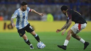 Argentina derrotó a Perú en su última presentación oficial en el 2024.