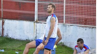 Oscar Belinetz debutará esta noche con la camiseta del Decano paranaense .&nbsp;