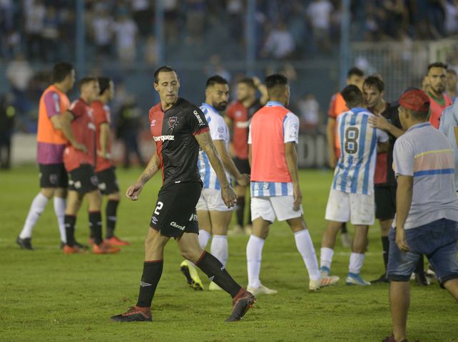 Newells se trajo un punto pero también tres bajas