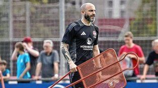 Javier Pinola volvió a Alemania para ser ayudante de Miroslav Klose en el club donde dejó una huella.