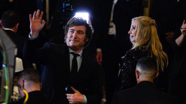Milei cerró el día con una función de gala en el Teatro Colón